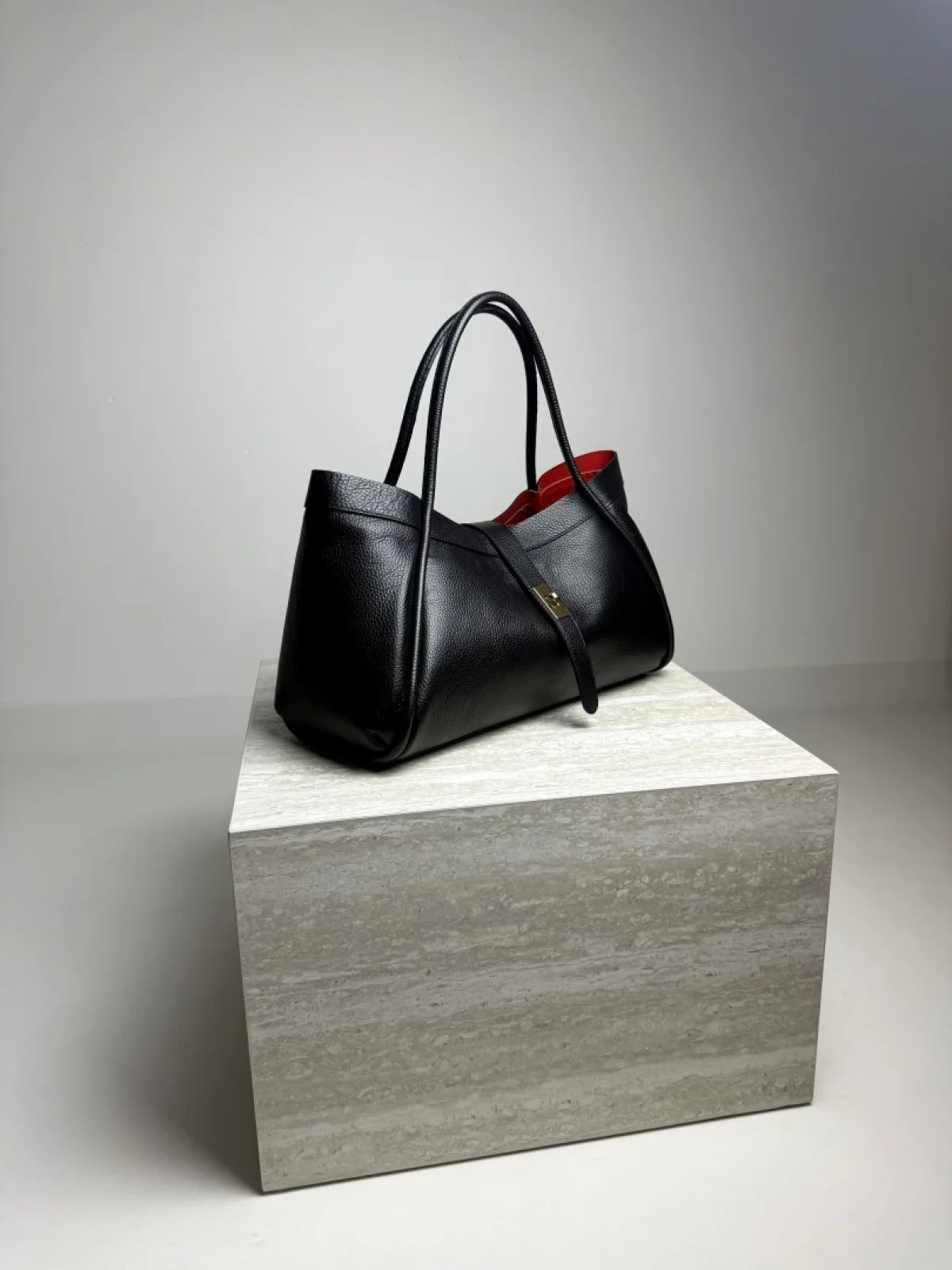 KOŽENÁ KABELKA BLACK II