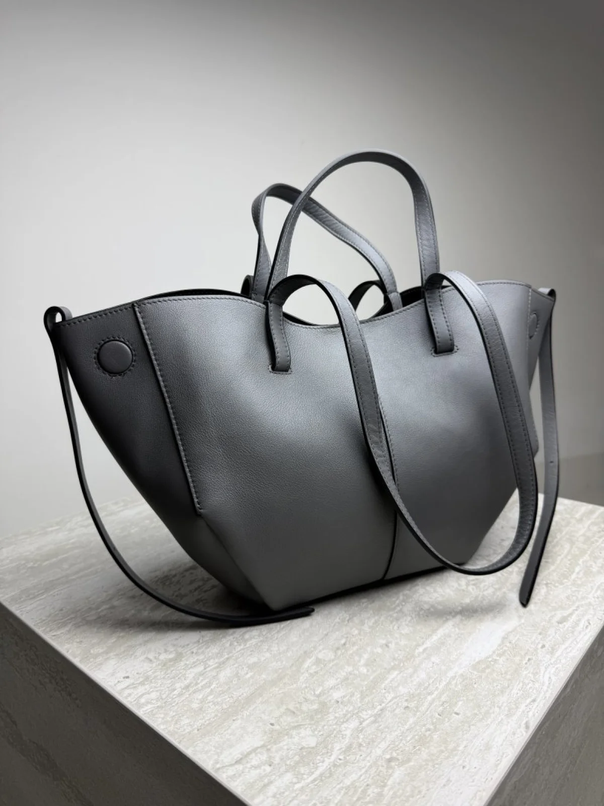 KOŽENÁ KABELKA GREY