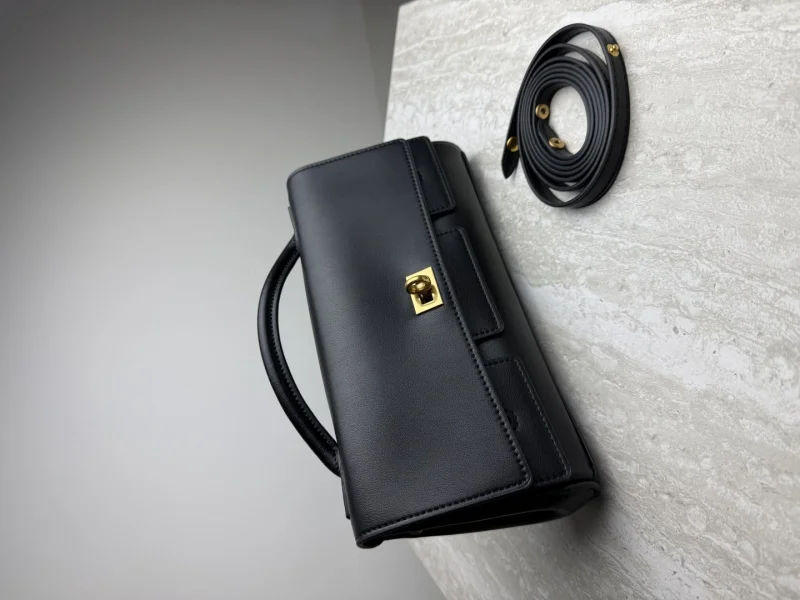 KOŽENÁ KABELKA LONG