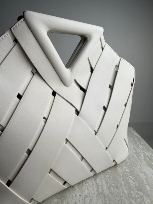 KOŽENÁ KABELKA CREAM II