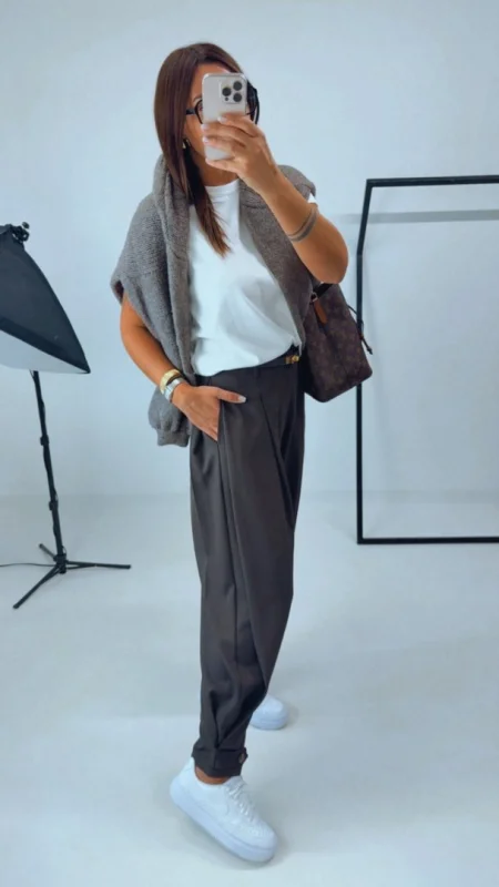 KALHOTY BROWN V