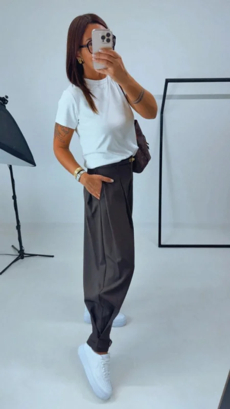 KALHOTY BROWN V