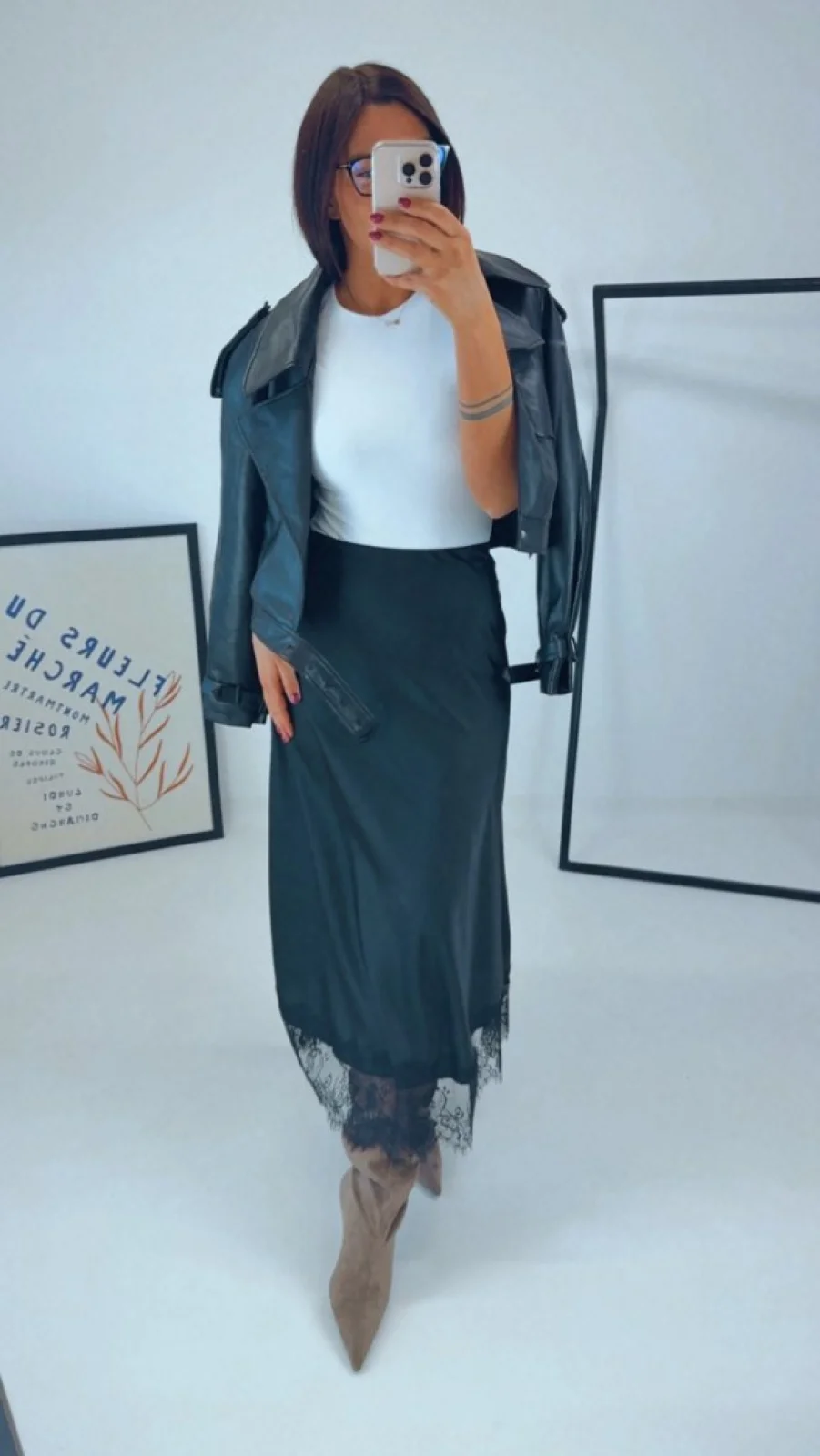 SATÉNOVÁ SUKNĚ S KRAJKOU