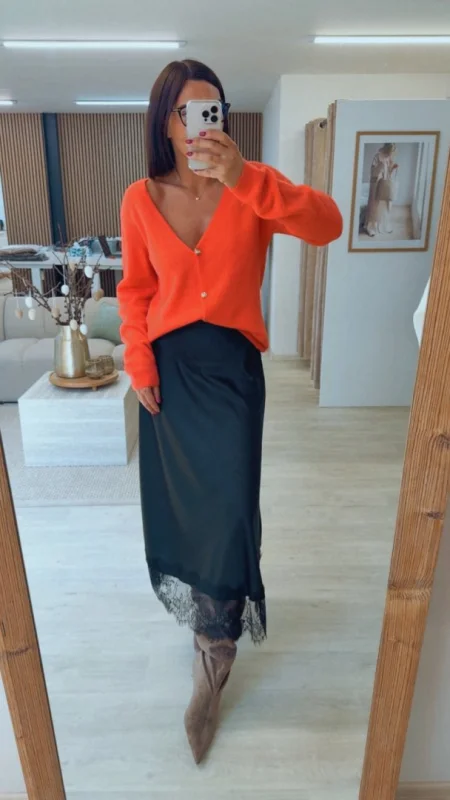 SATÉNOVÁ SUKNĚ S KRAJKOU