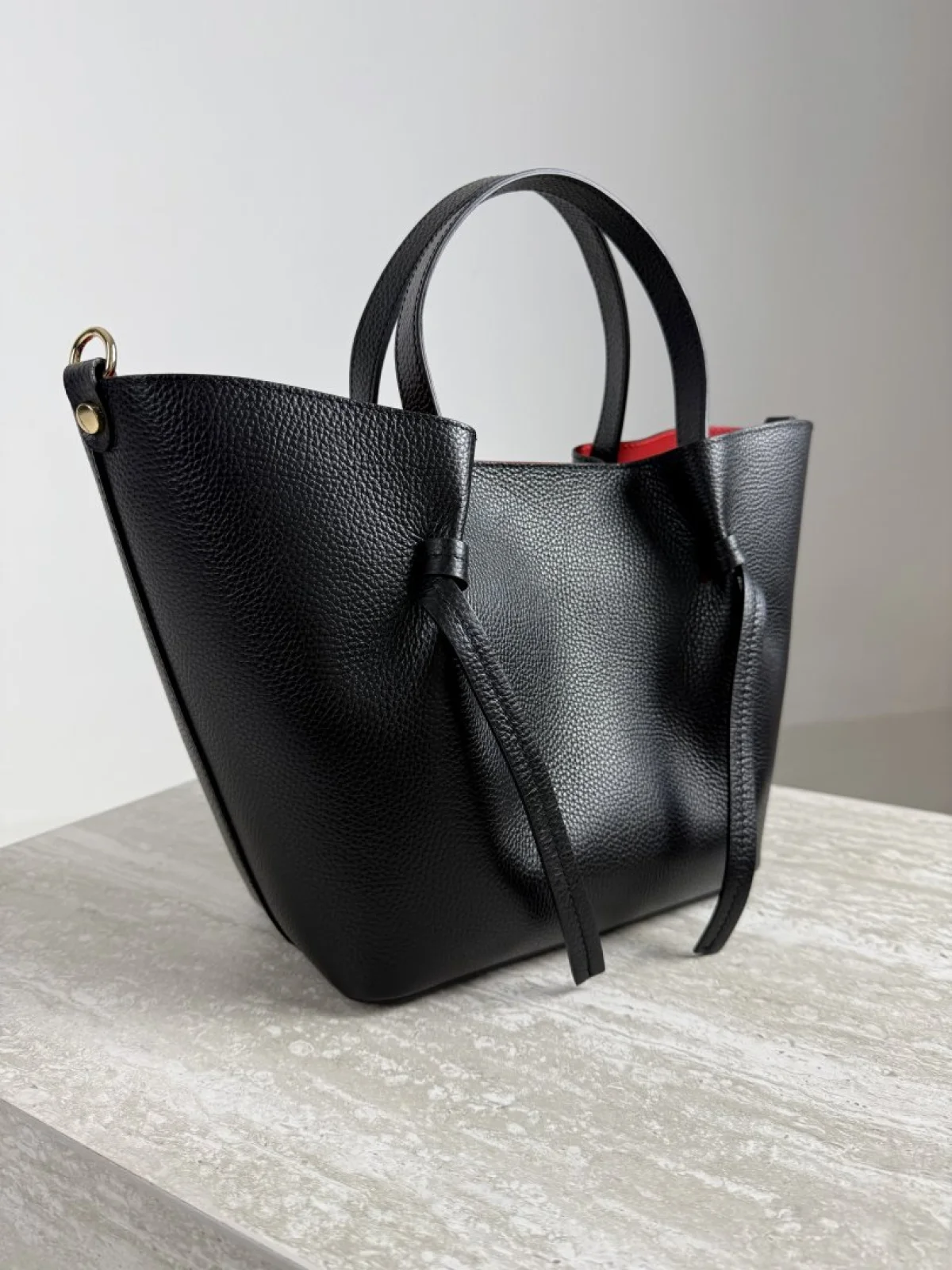 KOŽENÁ KABELKA BLACK