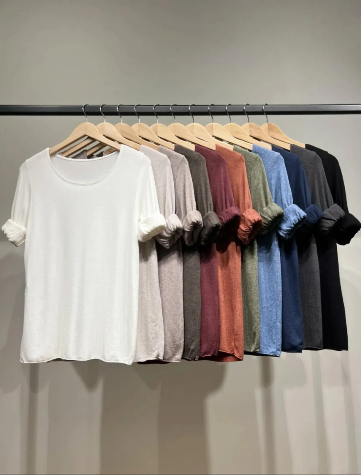 TRIKO S DLOUHÝM RUKÁVEM