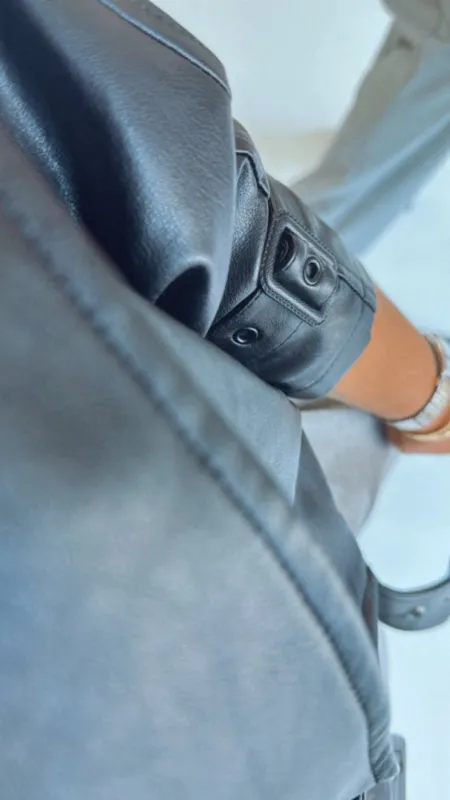 ČERNÝ KOŽENKOVÝ KŘIVÁK