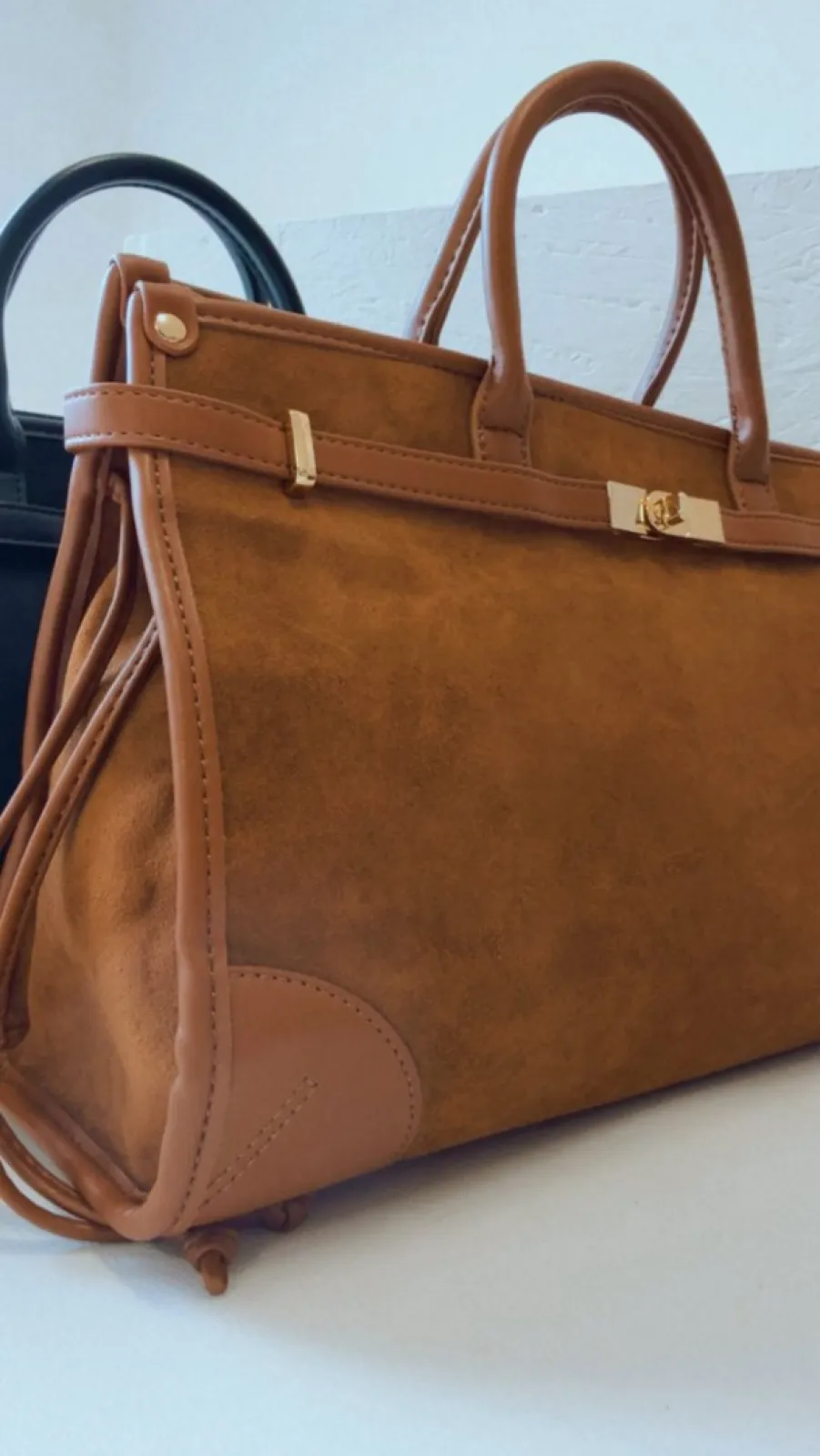 Semišová kabelka camel