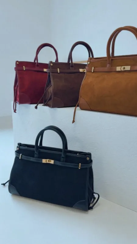 Semišová kabelka camel