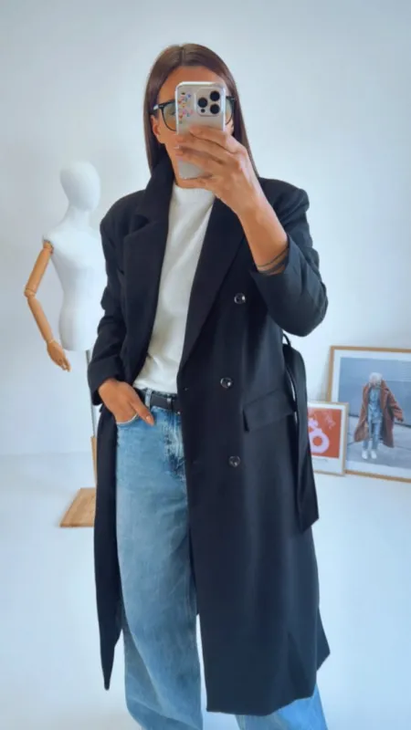 ČERNÝ ZIMNÍ KABÁT 