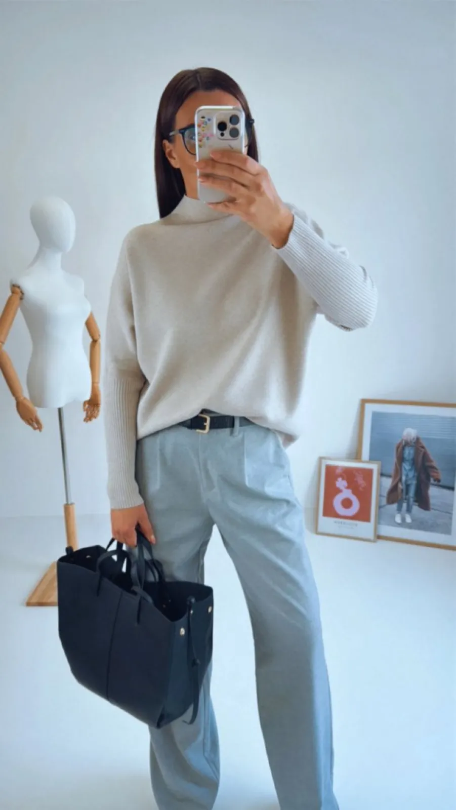 BEIGE OVERSIZED SVETR 