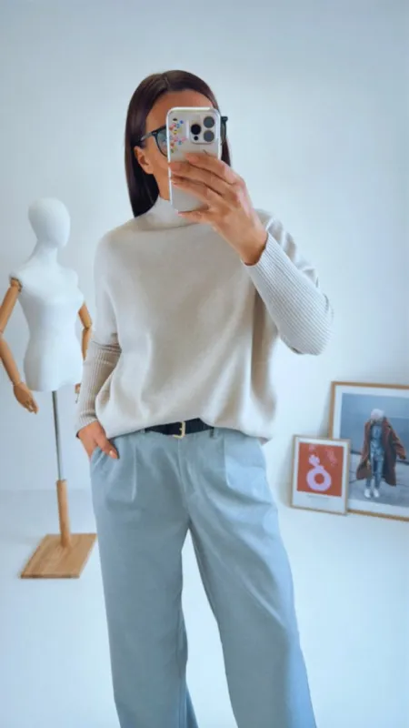 BEIGE OVERSIZED SVETR 