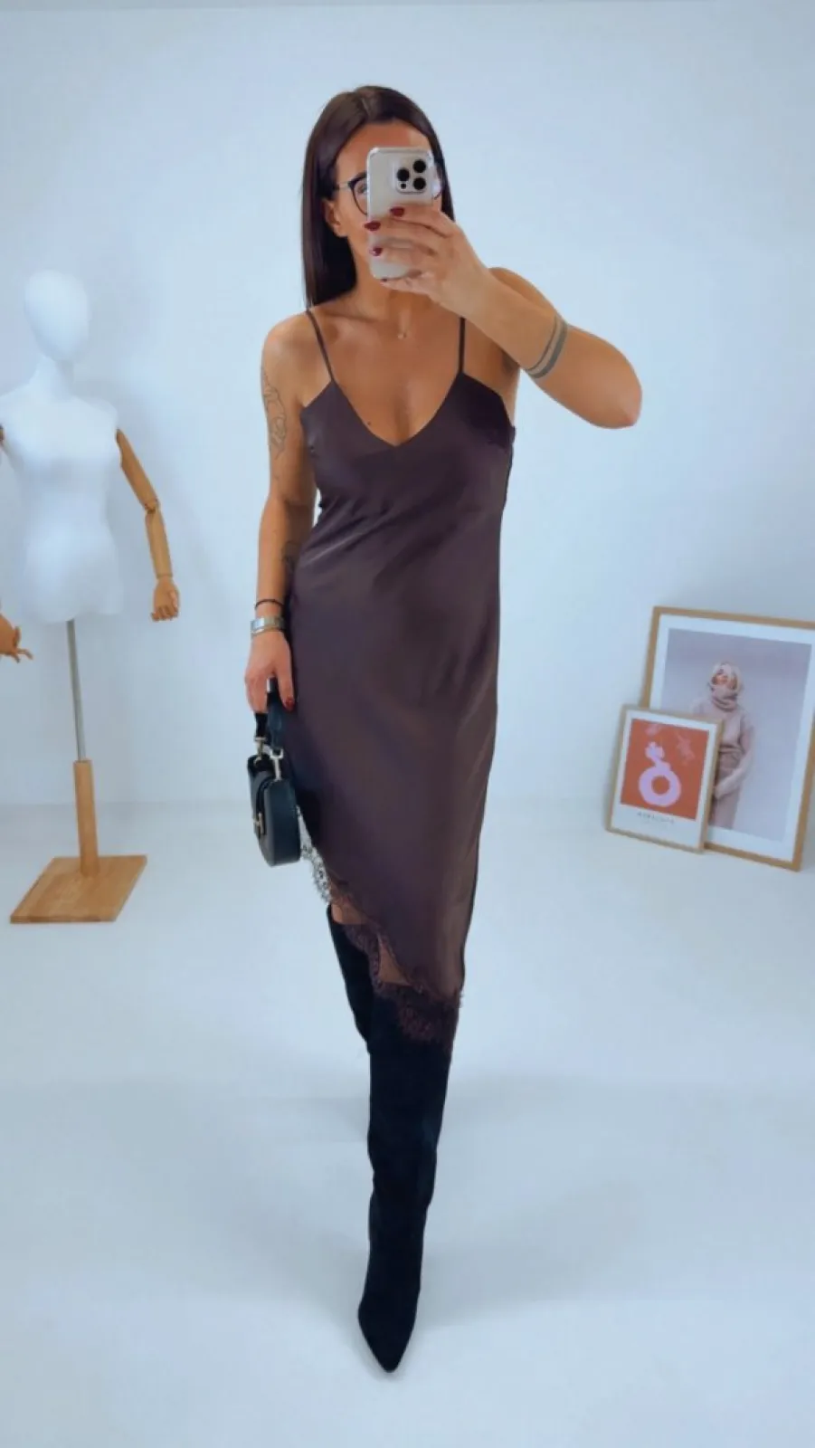 SATÉNOVÉ ŠATY S KRAJKOU II