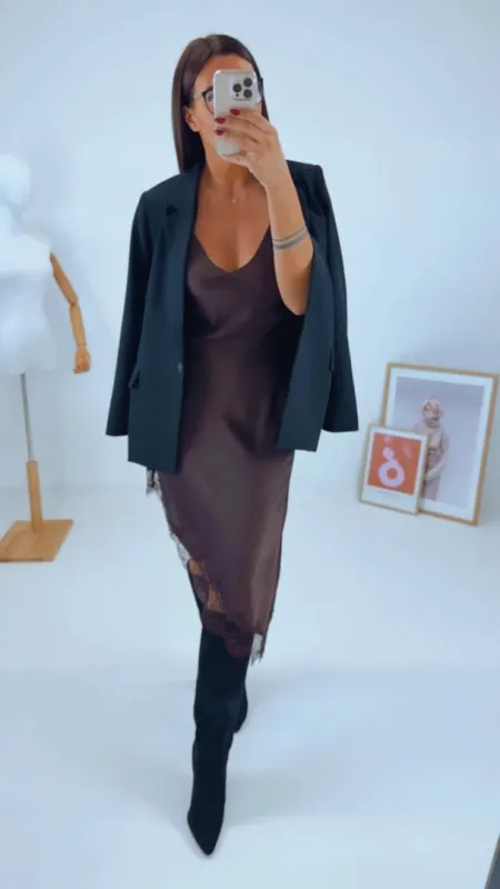 SATÉNOVÉ ŠATY S KRAJKOU II