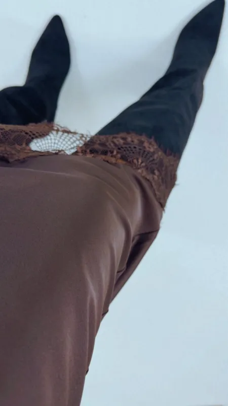 SATÉNOVÉ ŠATY S KRAJKOU II