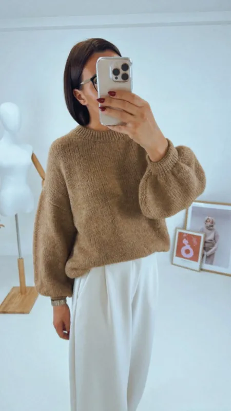 OVERSIZED SVETR CAMEL III