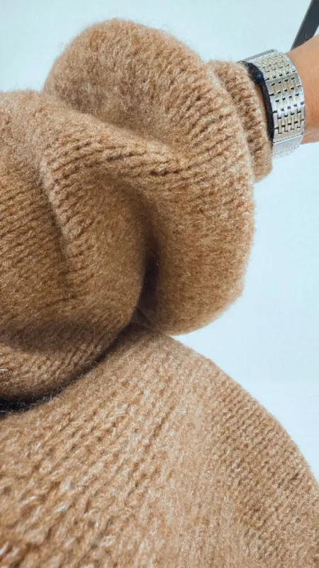 OVERSIZED SVETR CAMEL III